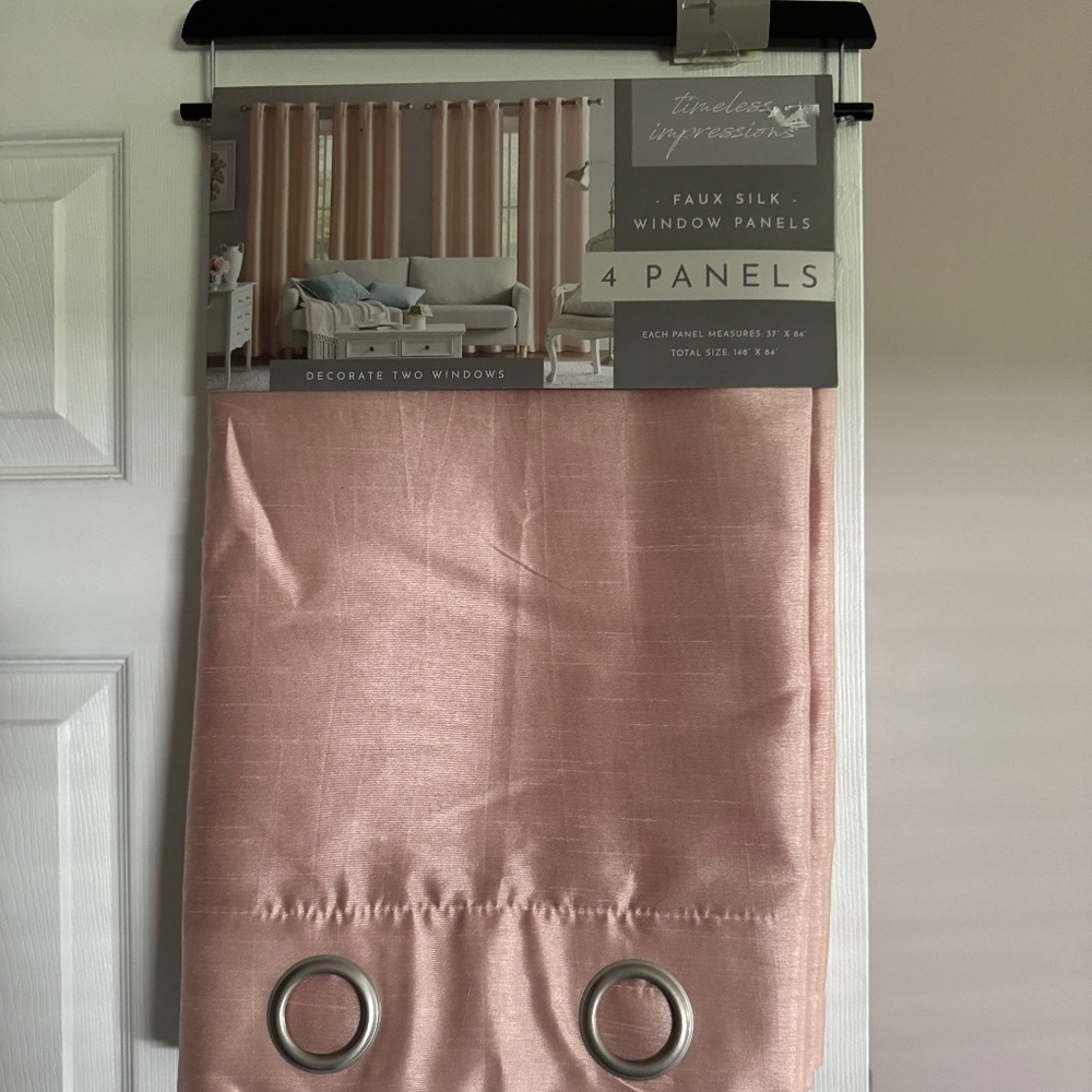 REDUCED!! NEW, 4 Panels of Curtans, , pale pink, Each Panel: 37x84